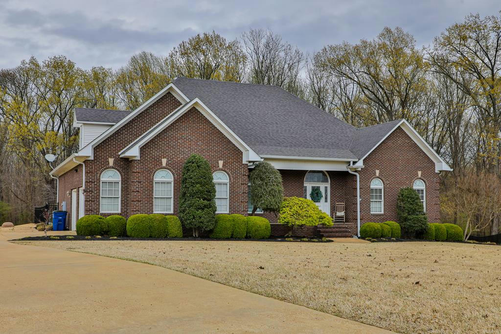 158 FOREST DR, MARTIN, TN 38237, photo 1 of 45